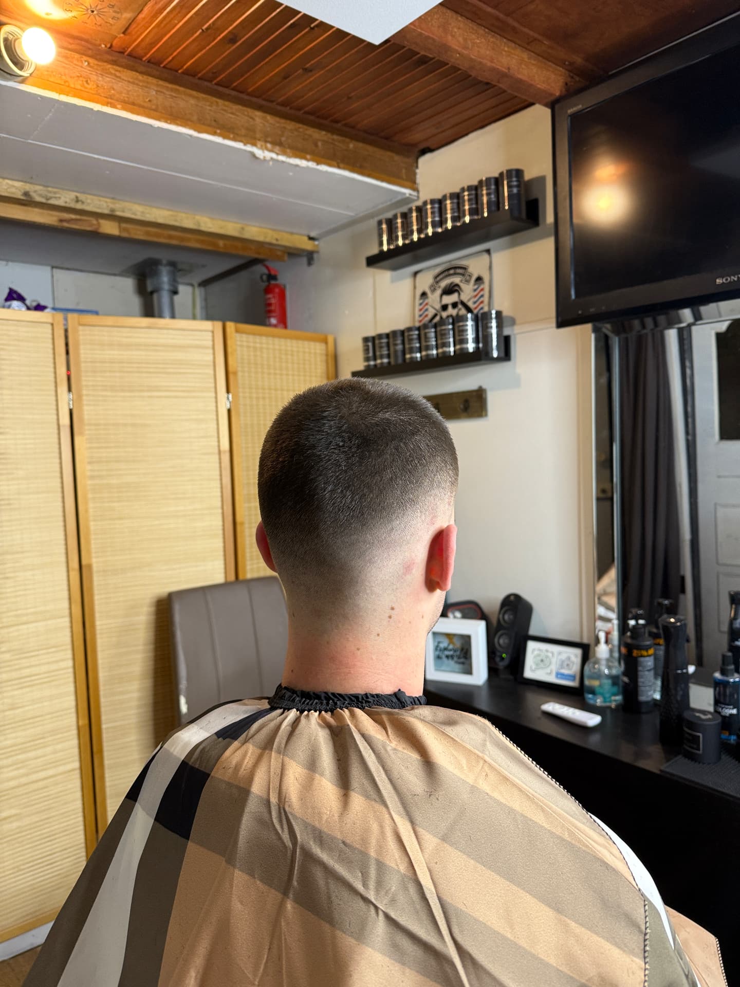 Corte estilo militar con degradado