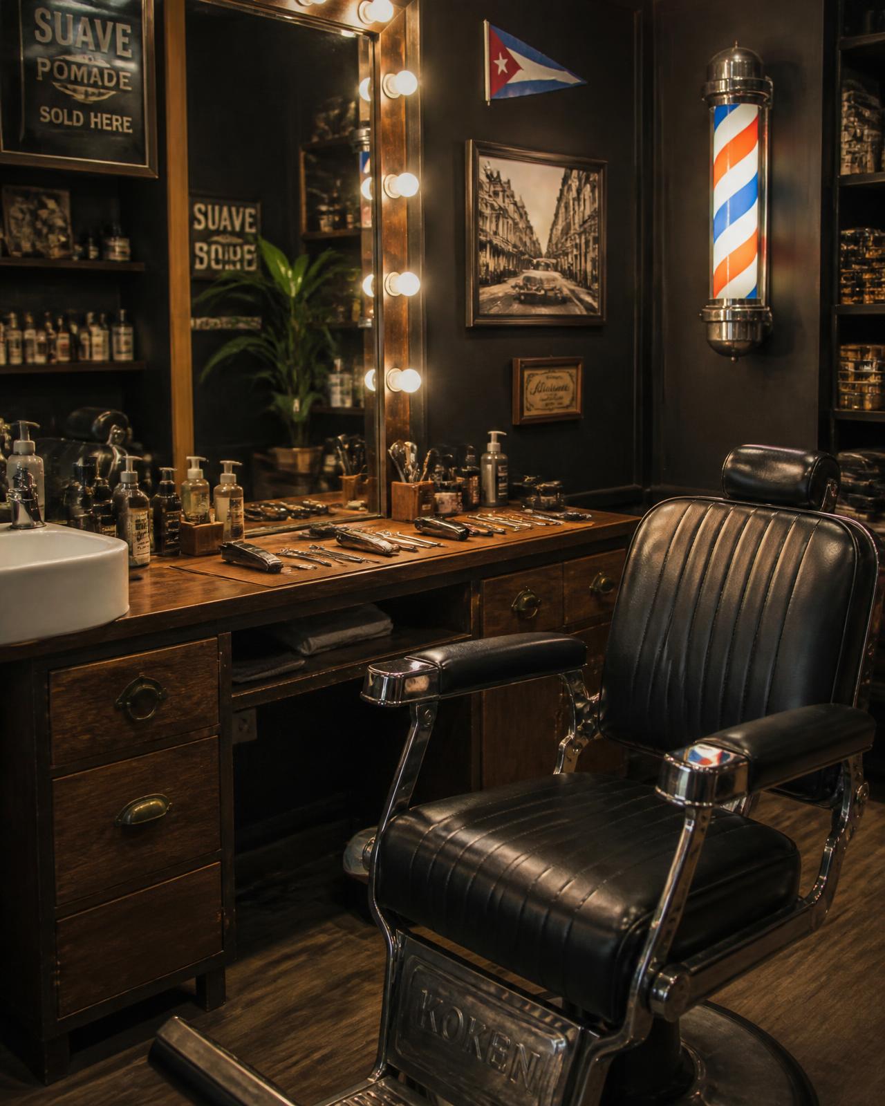 Interior elegante de El Cubano Barbershop con silla de barbero vintage